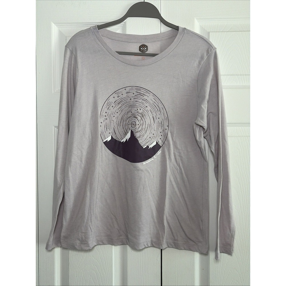 Mountain and Isles Graphic Tee Womens Size L Lavender Mountain Starry Night Tee